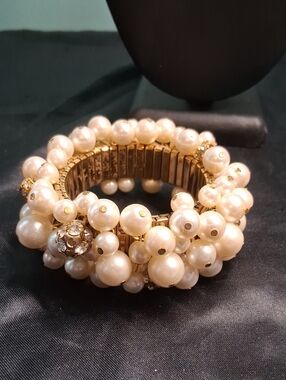 232. Vintage Cha Cha Faux Pearl & Rhinestone Elastic Goldtone Bracelet